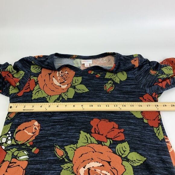 LuLaRoe Elizabeth Sweater V-Neck Long Sleeves Round Hem Tunic Roses Soft Small - Picture 8 of 10